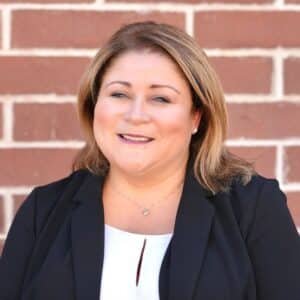 liz headshot 0925 cropped